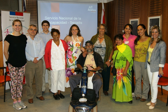 Directora Nacional de Senadis junto a representantes de organizaciones de la sociedad civil