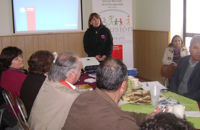 Directora Regional Senadis Coquimbo en la presentación realizada en Combarbalá.