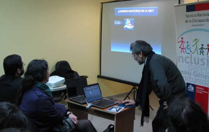 Profesional de Senadis, Eladio Recabarren, expone en la 1° Jornada de Rehabilitación Comunitaria