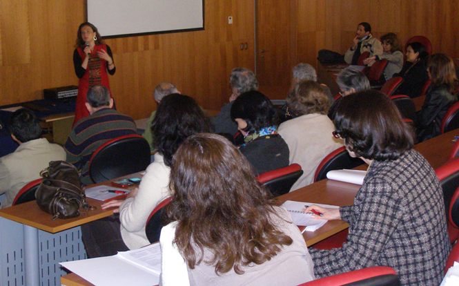 Directora Nacional del Senadis en actividad con representantes de organizaciones de y para personas con discapacidad