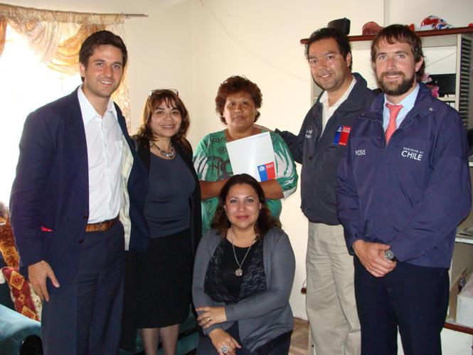 (de izq. a derecha) Seremi de Planificación, Nicolás Calvo; Milca Pardo, Directora de SERNAM; Jessica Heraldo;  director regional de Senadis, Guillermo Cortés y Director de Fosis, Jose Garay. (abajo) Claudia Yañez,directora de Injuv.