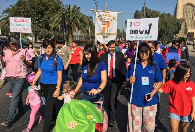 Director Nacional en caminata familiar realizada en Maipú.