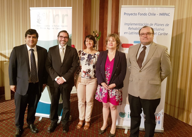 Director Nacional de Senadis junto a panelistas. 