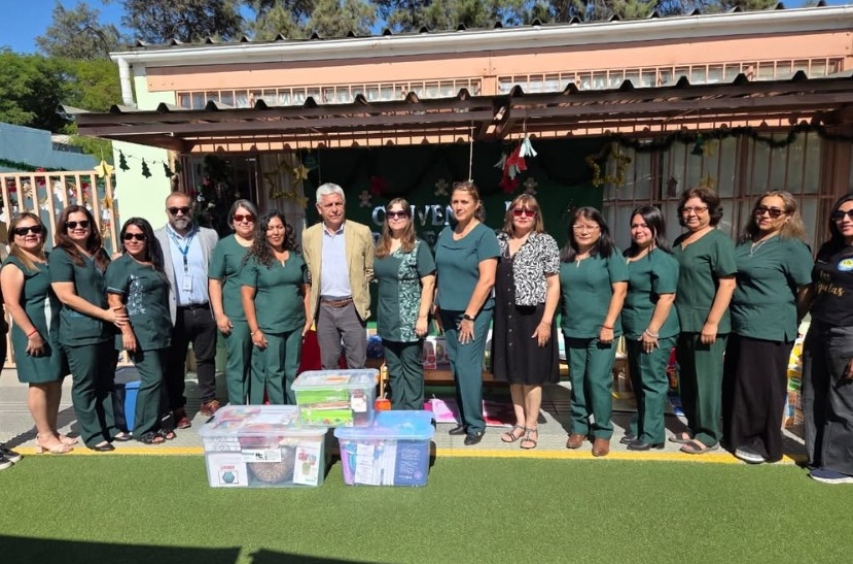Foto grupal de los participantes en la ceremonia.