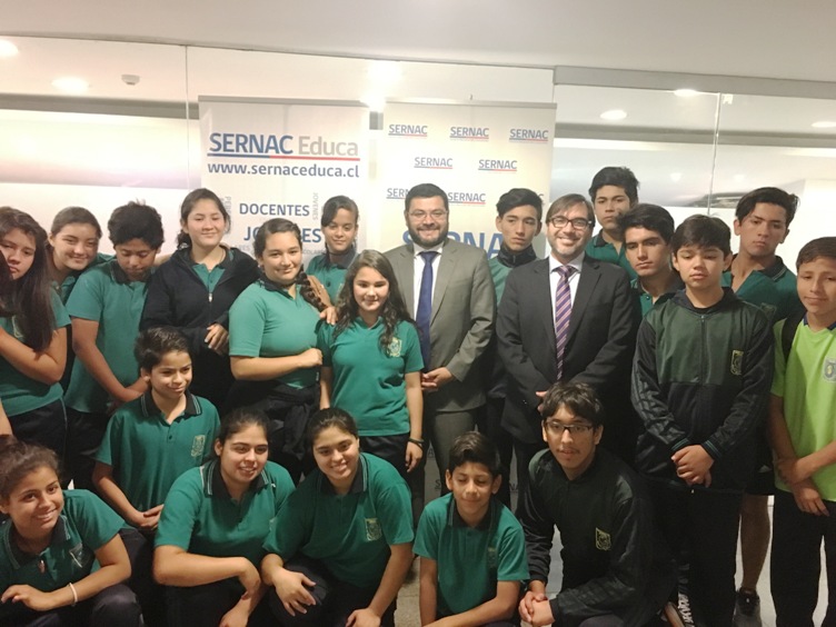 Con cortometraje que cuenta con lengua de señas, escolares con discapacidad auditiva aprenden educación financiera