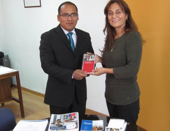 Directora Regional junto a jefe de Gabinete de la Gobernación del Loa