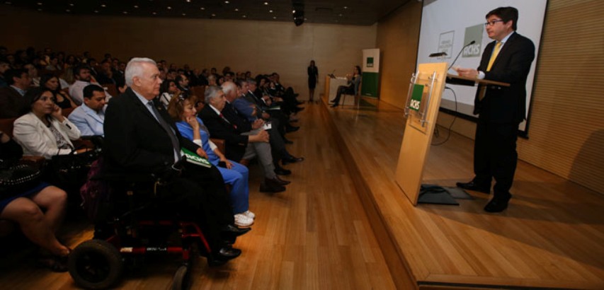 Ministro Barraza en apertura de ceremonia de premiación de la ACHS.
