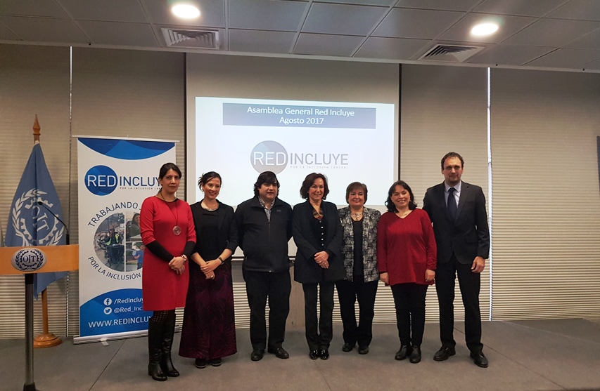 Integrantes Red Incluye con Ministra del Trabajo, y Subdirectora Nacional del Senadis