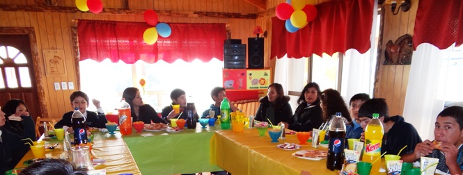 Barbara Díaz comparte en jornada recreativa con niños con discapacidad intelectual.