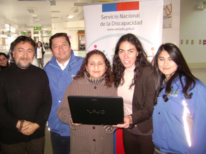 El Director del Consultorio,  Jorge Ramos,  Director del Das de Talcahuano,  Hernán Gómez, la beneficiaria,  Minerva Marín, la Directora del SENADIS, Michelle Orthusteguy y la  Encargada de Discapacidad de la Ilustre Municipalidad de Talcahuano, Claudi