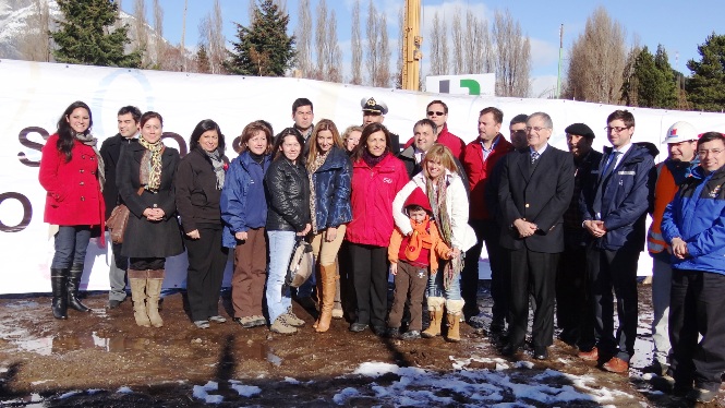 Autoridades regionales y de Teletón en el lugar donde se construirá el Centro.