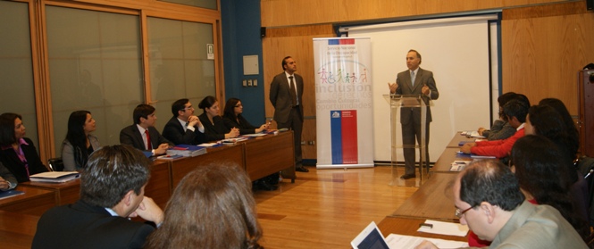 Ministro de Justicia durante la apertura del Seminario organizado por Senadis.