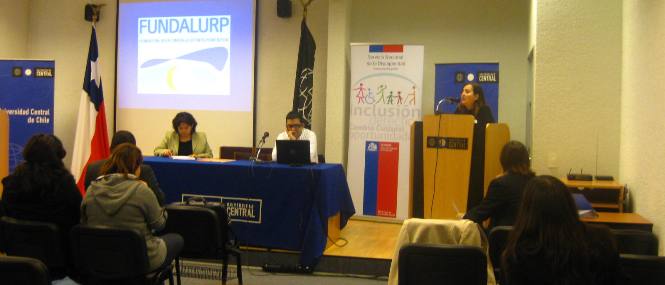 Directora Regional del Senadis durante una de las charlas informativas realizadas por Fundalurp