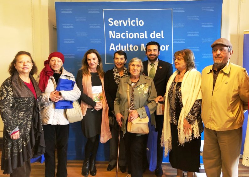 Autoridades junto a las personas que asistieron a la actividad.