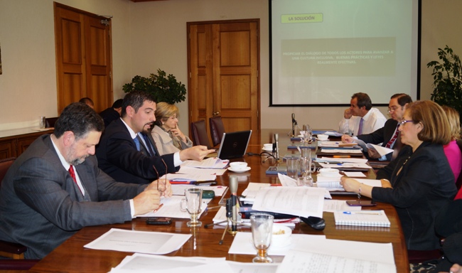Director Nacional expone posicion del Senadis en sesión de Comisión del Trabajo en el Congreso.