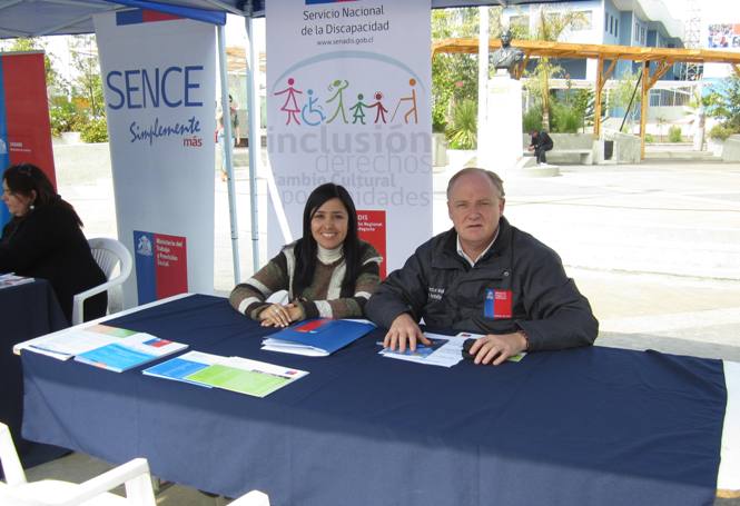 Director Regional del Senadis Antofagasta en Plaza de Justicia en Mejillones.