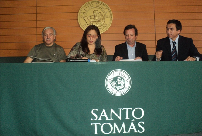 Director Regional del Senadis junto a representantes de la Universidad Santo Tomás y autoridades regionales