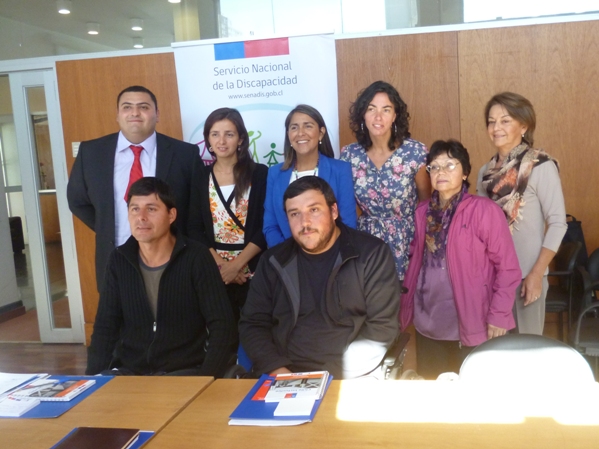 Directora Regional del Senadis junto a los consejeros regionales. 