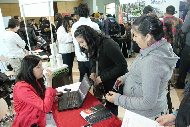 Senadis participa en feria laboral
