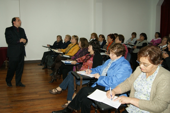 Capacitación a voluntarias de la Cruz Roja.