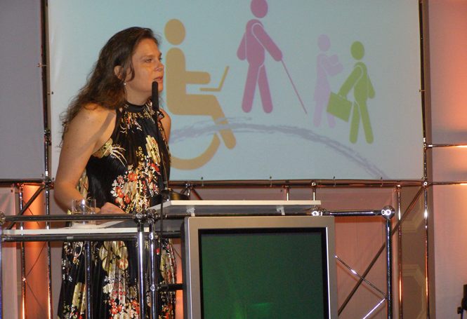 Directora Nacional del Senadis en premiación de la ACHS