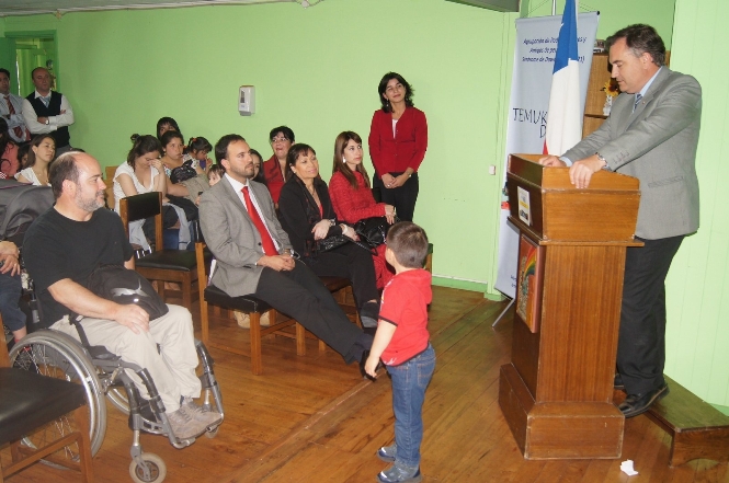 Ceremonia de entrega de sede a agrupación Temuko Down. 