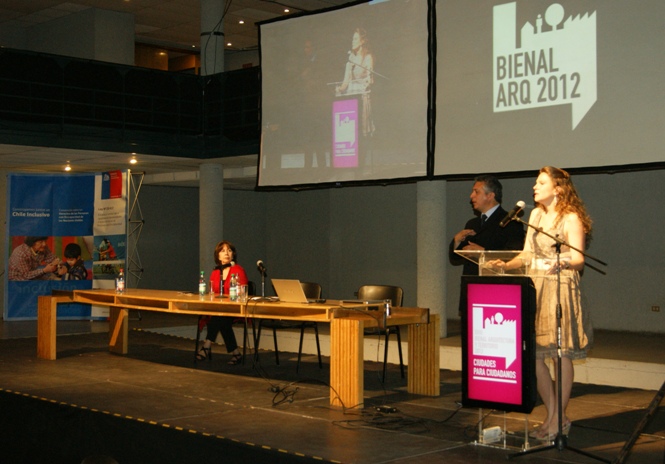 María Ximena Rivas hablando a los asistentes del Seminario.