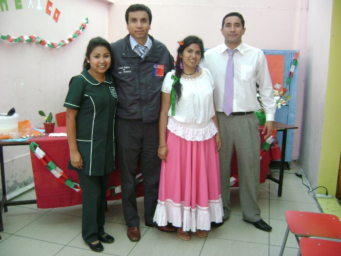 Director Regional del Senadis junto a joven beneficiada.