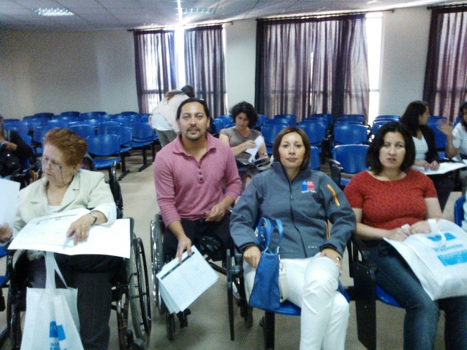 Directora Regional junto a las asistentes al curso