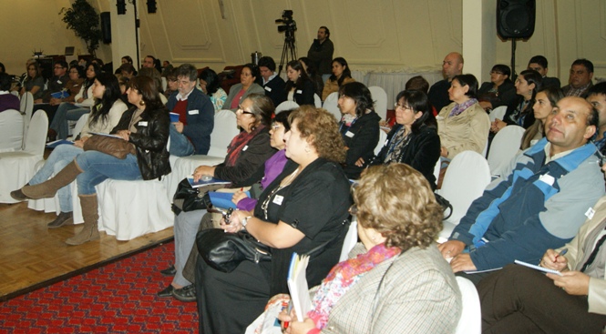 Representantes de organizaciones de y para personas con discapacidad en actividad organizada por Senadis