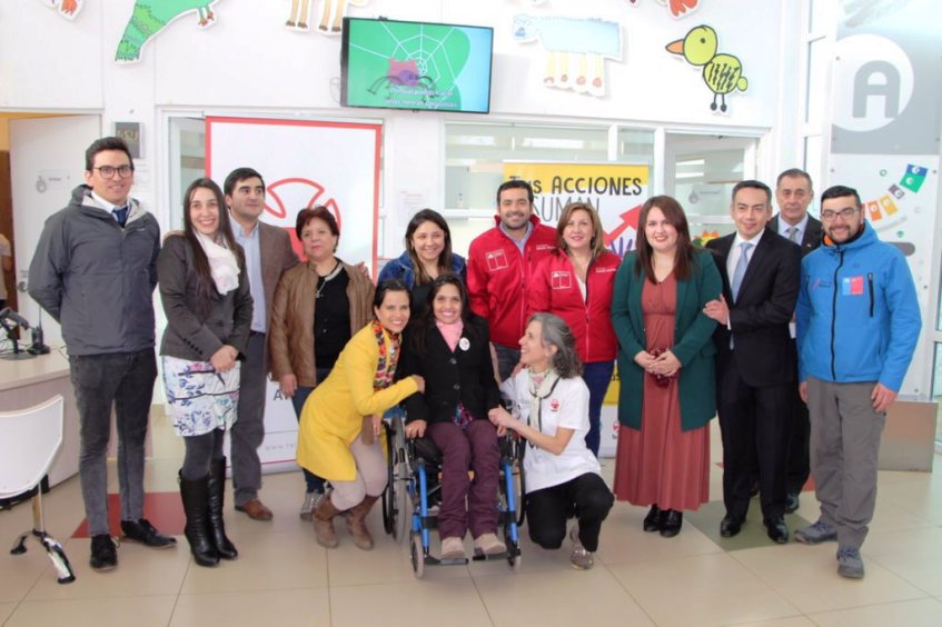 Autoridades junto a las personas que asistieron a la actividad.