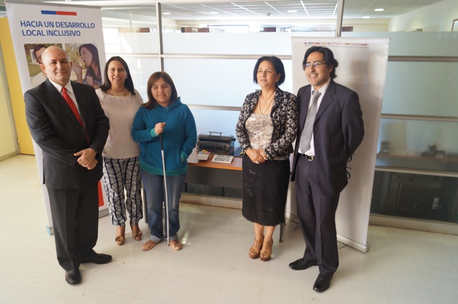 Autoridades junto a personas en situación de discapacidad