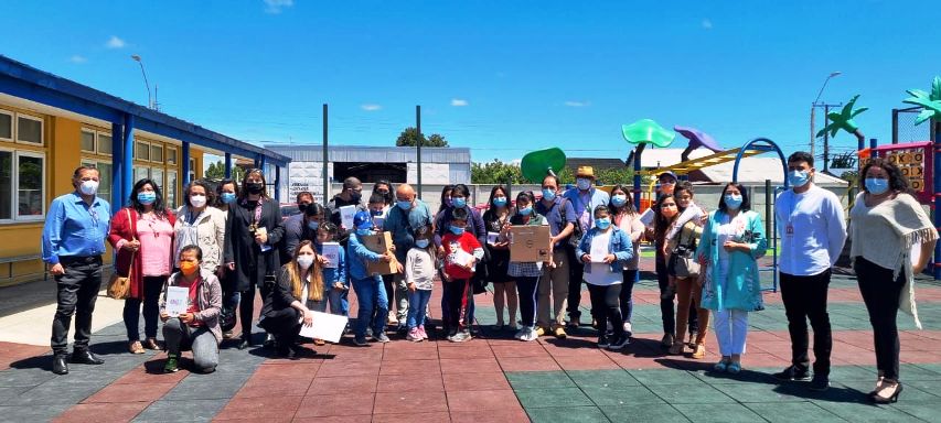 Autoridades junto a las personas que asistieron a la actividad.