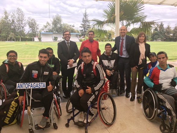Director Nacional junto a deportistas participantes del torneo. 