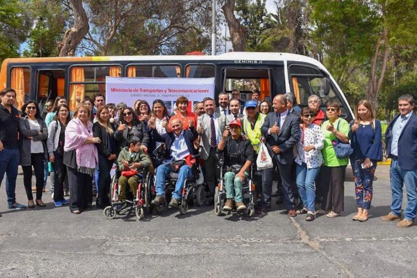 Autoridades junto a las personas que asistieron a la actividad.