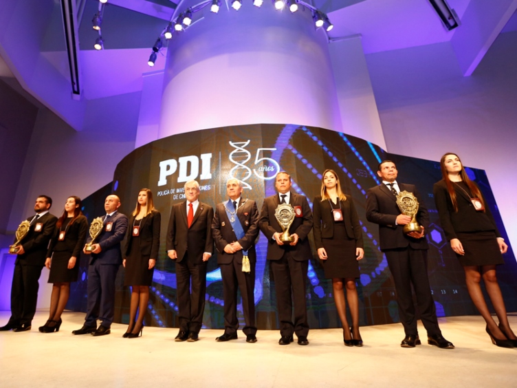 Gentileza: PDI. Autoridades en la ceremonia de aniversario 50º de la PDI
