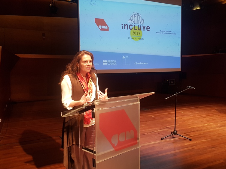 Directora Nacional de Senadis entrega un saludo en la jornada inaugural de la quinta versión de Incluye.