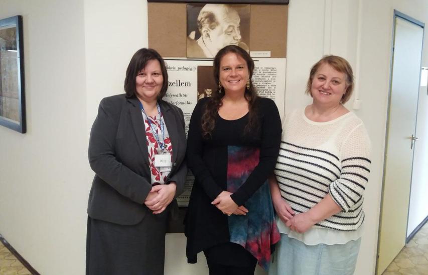 Directora Nacional del SENADIS junto a expertas del método Petö de la Universidad de Semmelweis en Hungría.