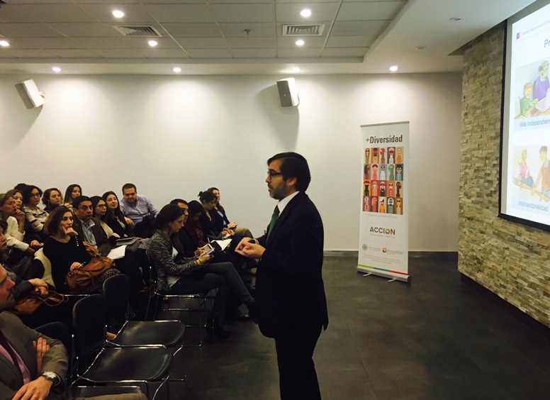 Director Nacional promueve inclusión laboral en encuentro con asociados de Acción Empresas