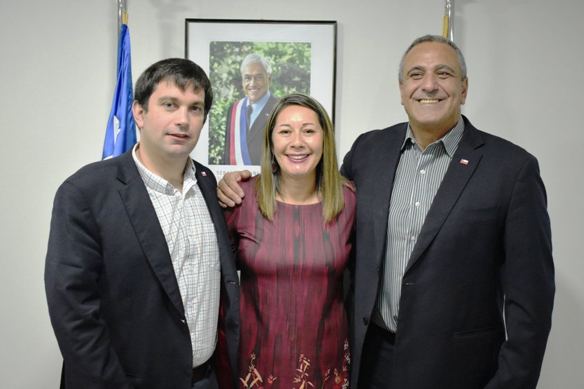 La nueva Directora Regional de Senadis, Vanessa Valdés, junto al Intedente Pablo Milad y el seremi de Desarrollo Social y Familia, Juan Eduardo Prieto