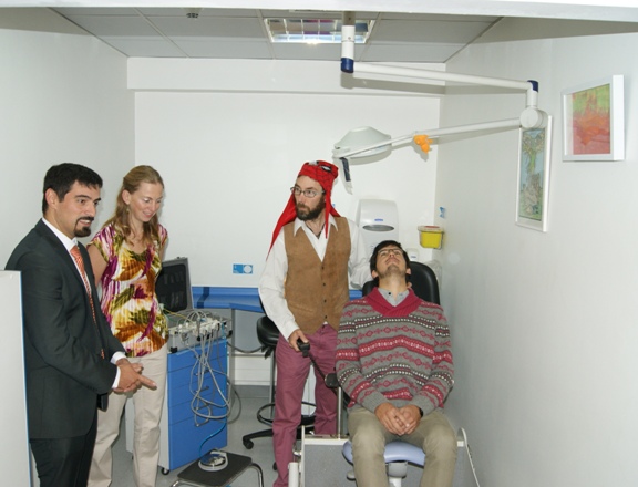 Director Nacional visita la Clínica de Cuidados Especiales en Odontología