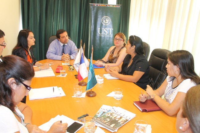 Senadis Tarapacá discute mejoras para estudiantes en situación de discapacidad en Universidad Santo Tomás