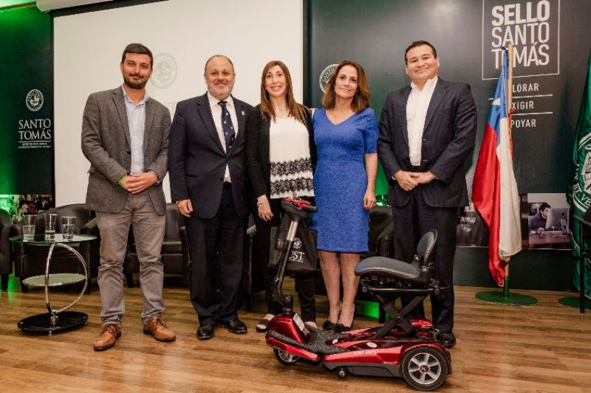 Autoridades y expositores que participaron en el seminario. 