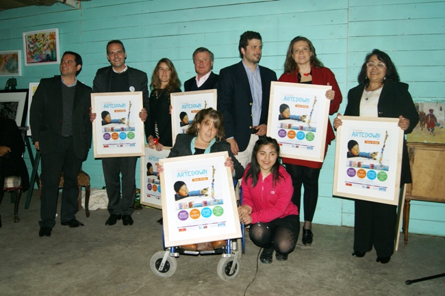 Directora Nacional del Senadis recibe reconocimiento por ArteDown. 