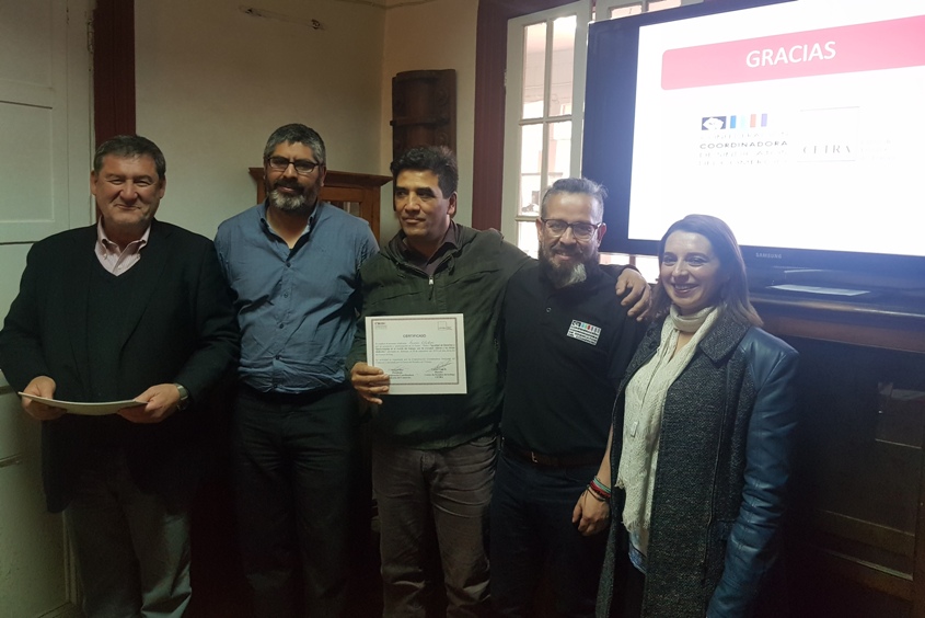 Director Nacional (s) de Senadis participa en la ceremonia de certificación.