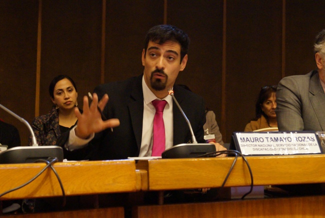Director Nacional del Senadis durante su presentación en el Conversatorio. 