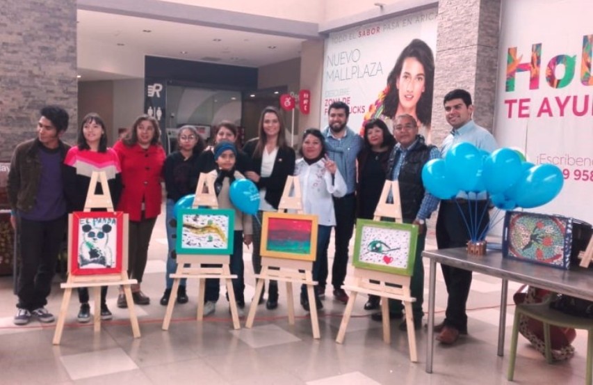 Autoridades junto a los protagonistas de la exposición.