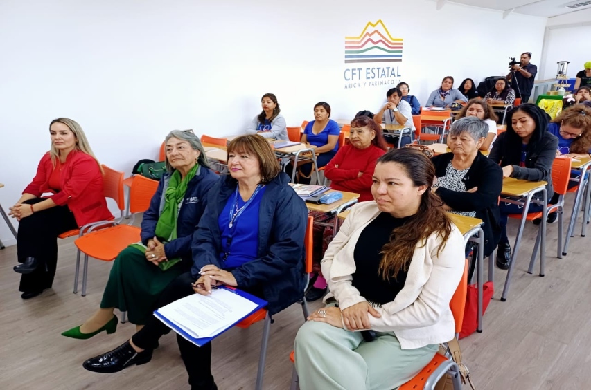 Foto grupal de los participantes en la ceremonia.