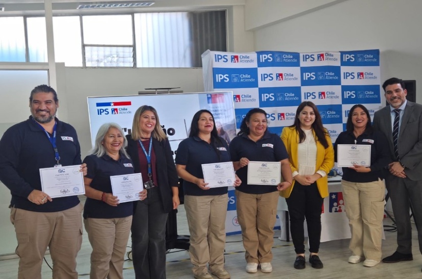 Foto grupal de los participantes en la actividad.