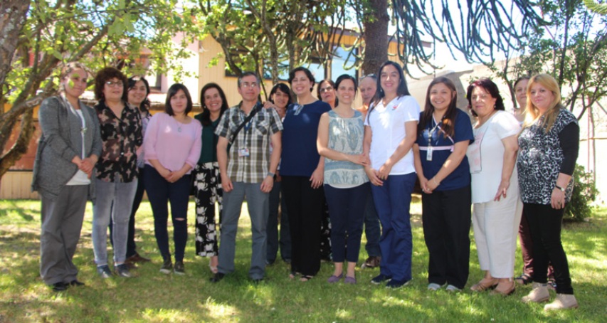 Autoridades junto a representantes de la Mesa de Inclusión Laboral.